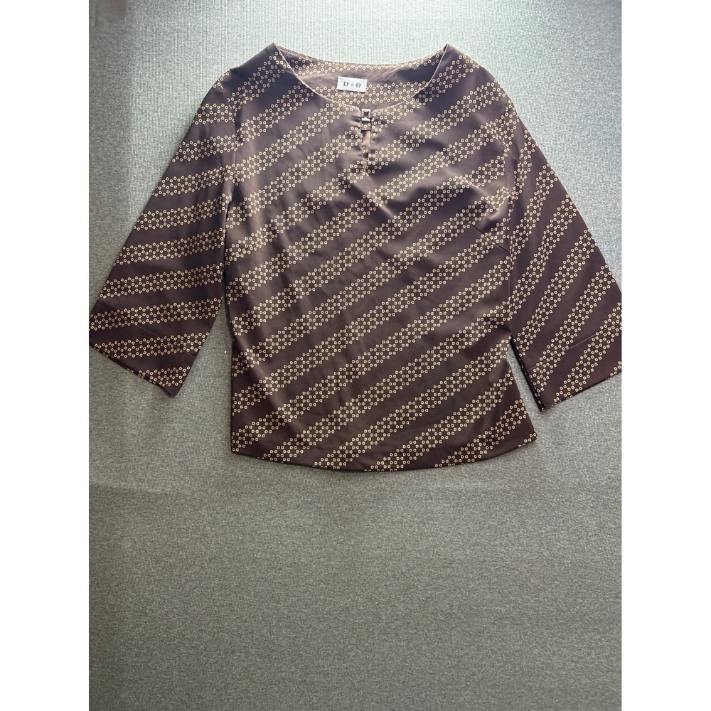 D & O Womens Brown Geometric Logo Print 3/4 Sleeve Keyhole Blouse Top Sz S